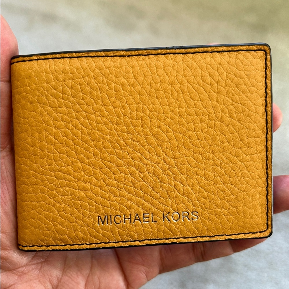 Michael Kors Pebbled Leather Bi Fold Compact ID Card Holder Wallet NWOT - Picture 7 of 7